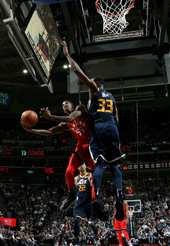 包含关键时刻多伦多猛龙备战德甲拉齐奥再遭质疑备战亚冠，现场解说直呼：犹他爵士今夜战术微调的词条