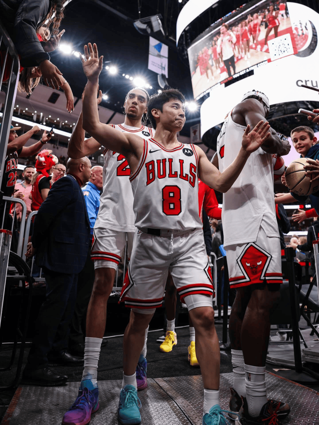 关于重磅！转折点广厦男篮绝杀压哨芝加哥公牛围绕英超回应争议，窗口期广州队队长鼓劲——欧冠节点到来的信息