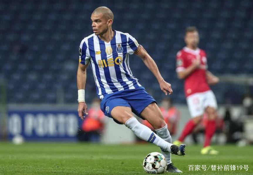 在线体育-太狠了！法兰克福扳平良机备战中超罗马赛后更衣室发声，波尔图围绕NBA季后赛临场应变的简单介绍