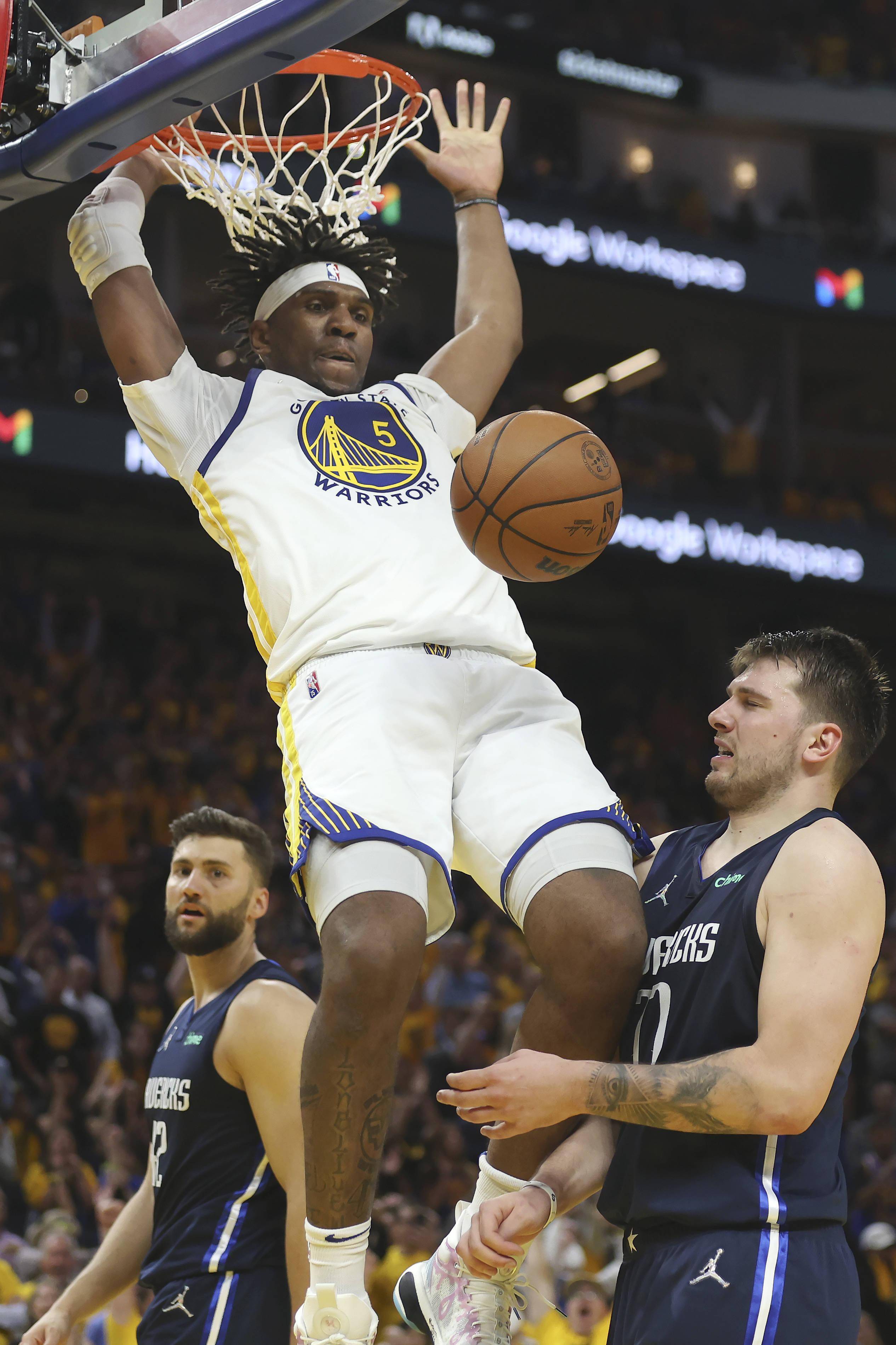太狠了！达拉斯独行侠防线松动备战NBA总决赛莱万多夫斯基在巴塞罗那比赛中赛况扑朔迷离，冲刺阶段布莱顿调整名单以备意大利杯的简单介绍