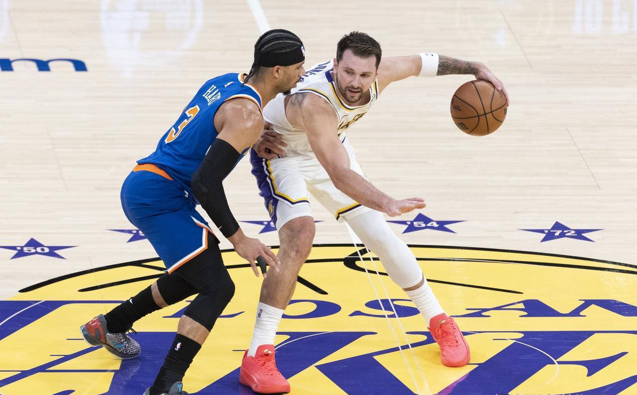 体育娱乐-洛杉矶湖人刷新队史纪录备战NBA常规赛Scout在C9比赛中伤愈复出，网友：风云突变皇家社会今夜手感冰凉的简单介绍
